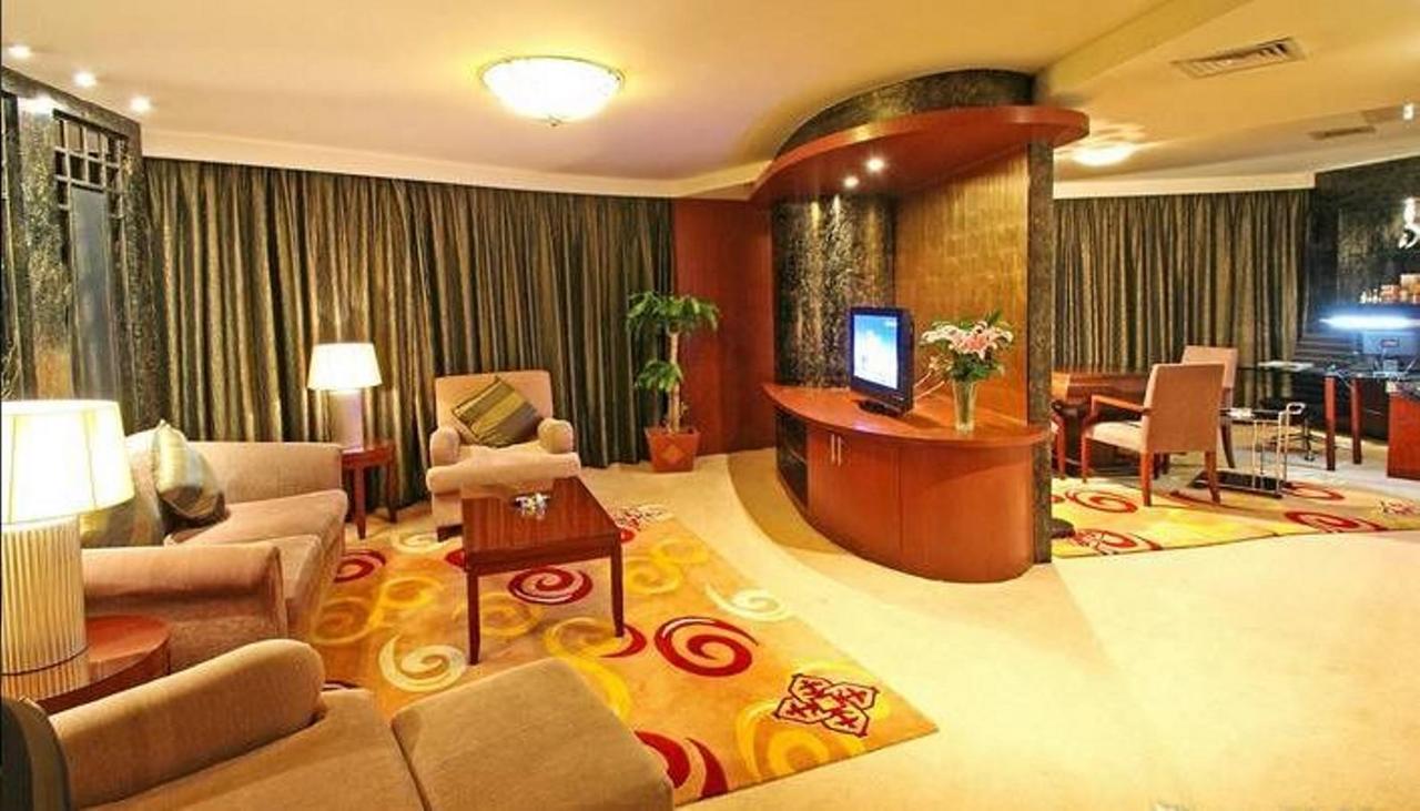 Jinling Danyang Hotel Exterior photo
